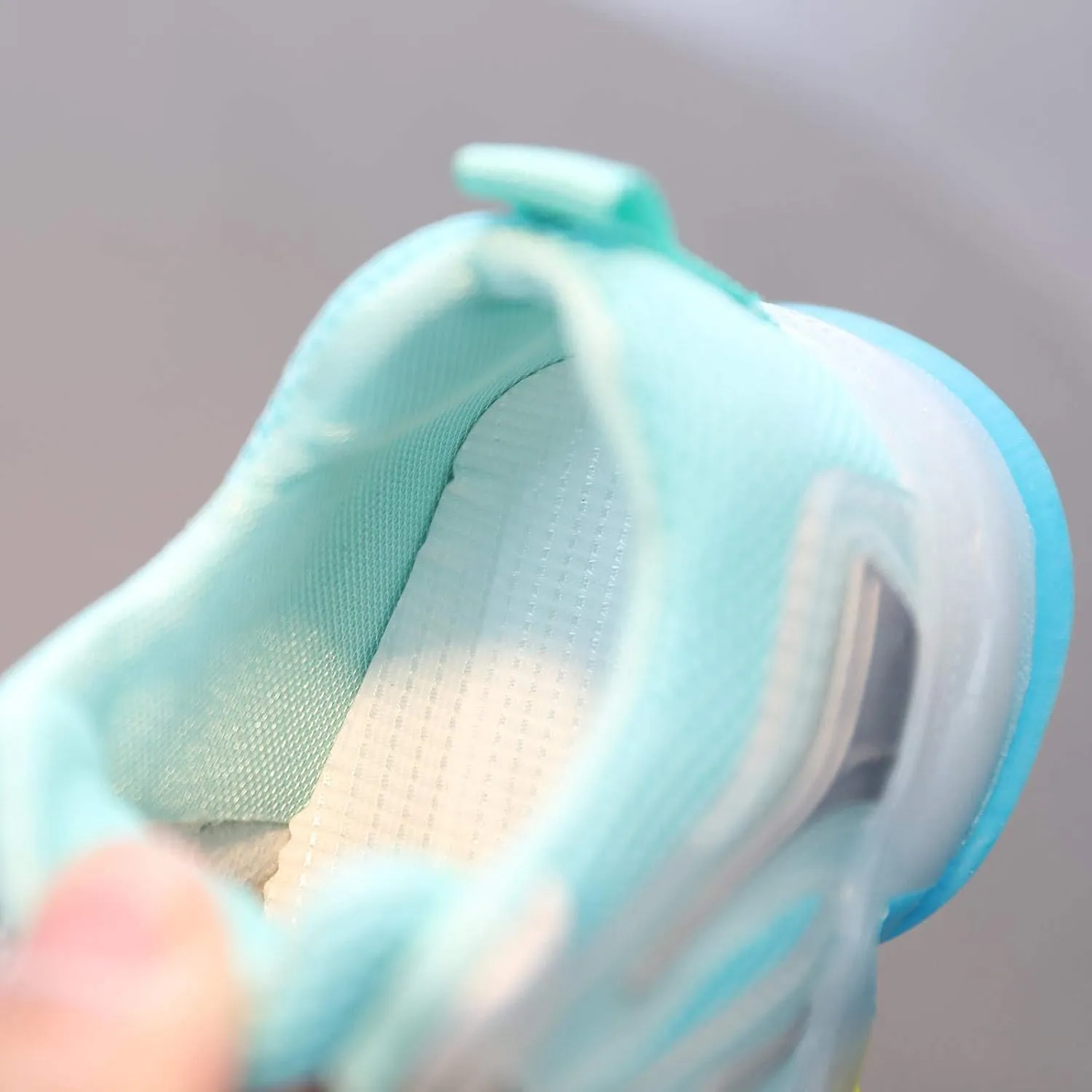 Fashion Trainers LED Breathable Luminous Sneakers for 15M-6Years Little Kids Toddler Baby Girls Boys Light Up Crib Shoes