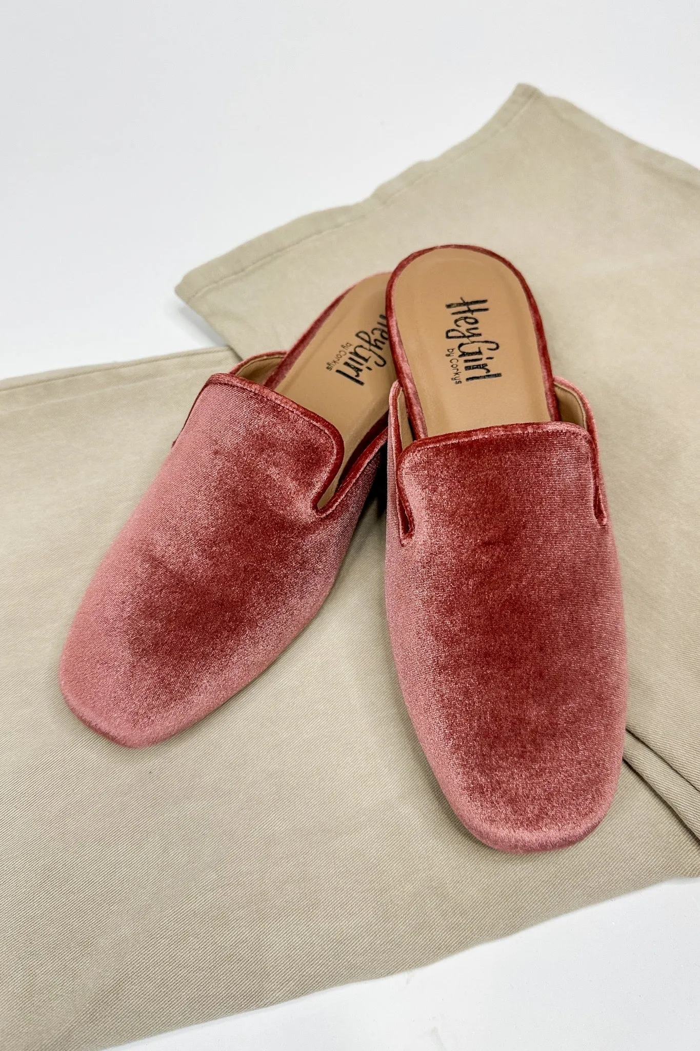 Spotlight Velvet Corkys Mules in Rose